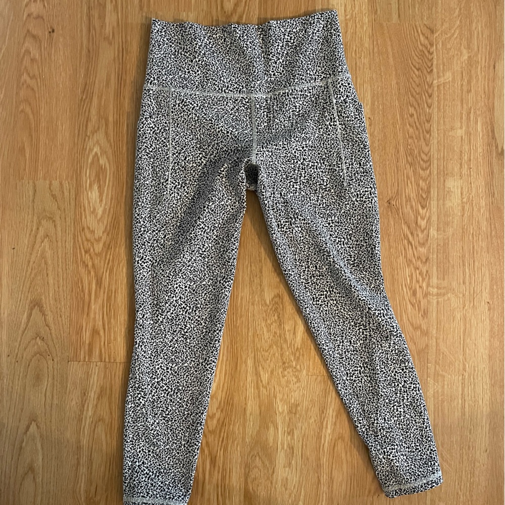 Athleta Salutation Textured Stash Tight
